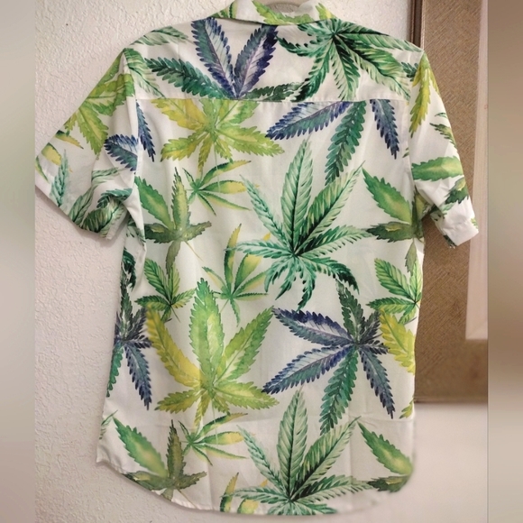 Vnt. Bright Green Hawaiian Men's Shirt. Sz. Small - Picture 2 of 3